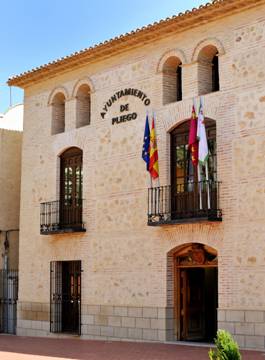 Fachada del Ayuntamiento de Pliego